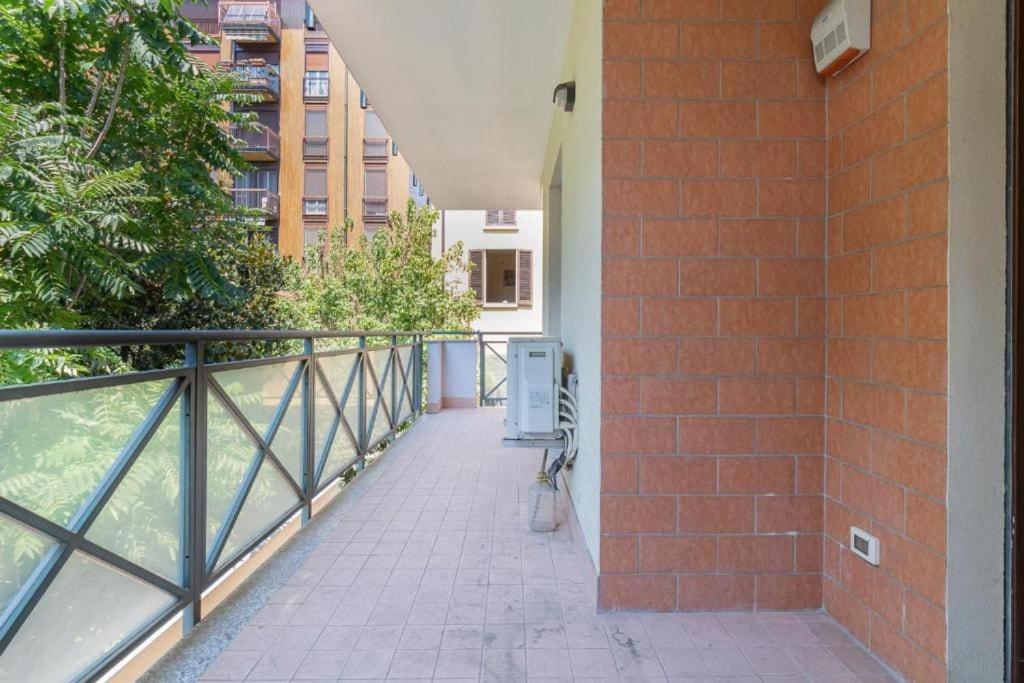 Elegante A 500 Mt Da M4 Con Wifi E Ac Apartment Milan Exterior photo